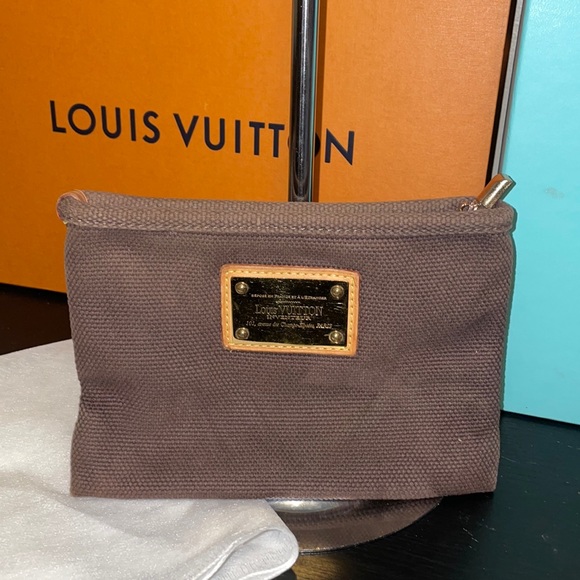 Louis Vuitton Antigua pouch - Picture 6 of 13